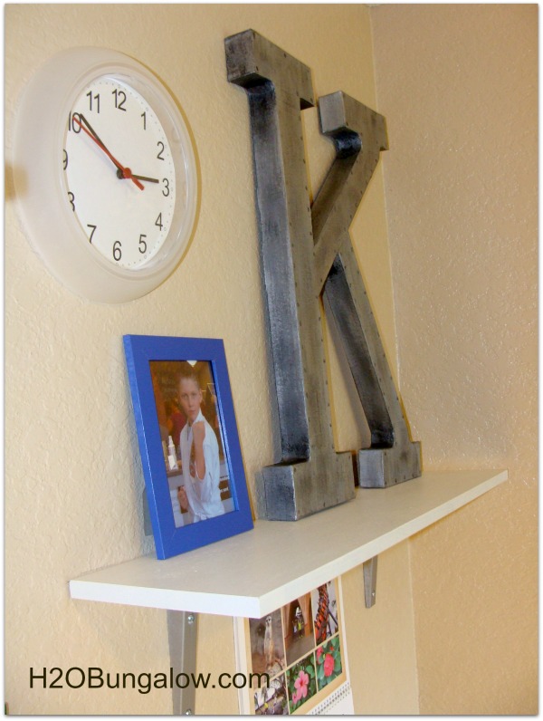  Organize a tween room with shelves 