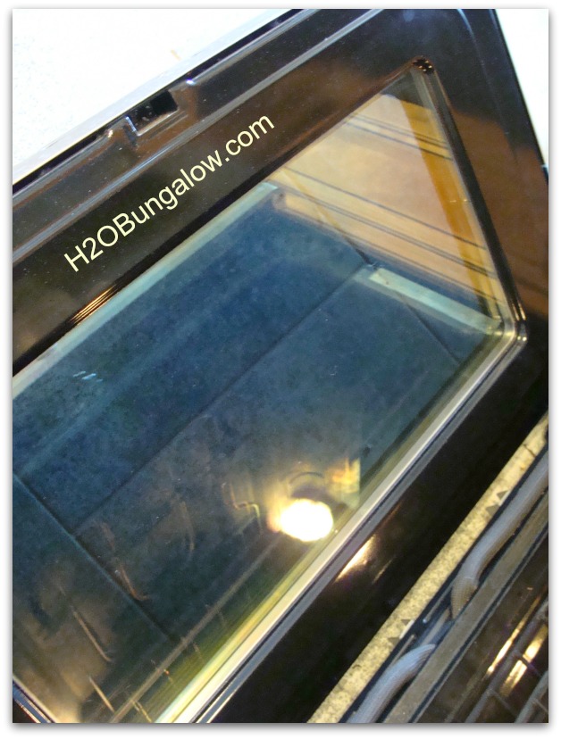 Naturally Clean Your Oven Without Chemicals Using One Common Kitchen Ingredient. It's safe and it's easy. www.H2OBungalow.com #greencleaning #naturalcleaning 