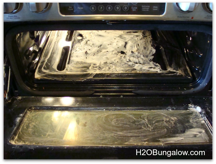 Naturally Clean Your Oven with Baking Soda