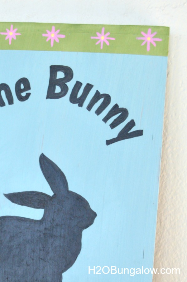 Flower detail on some bunny loves you sign by H2Obunaglow