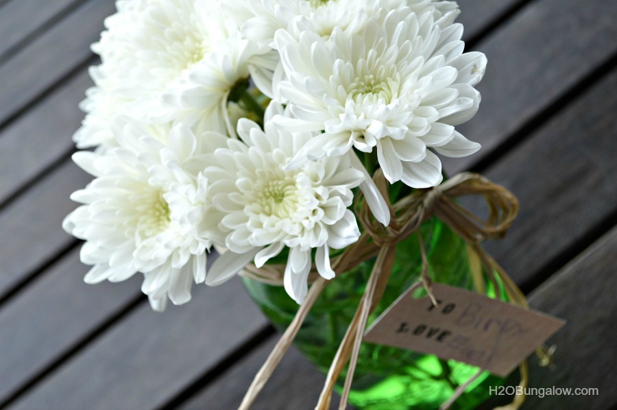 Make memories togeher with this simple Mason jar flower vase craft for Grandparents Day www.H2OBungalow.com #giftidea
