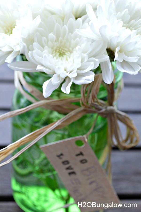 Make memories togeher with this simple Mason jar flower vase craft for Grandparents Day www.H2OBungalow.com #giftidea