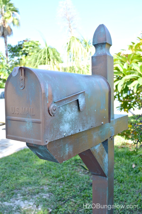 Coastal-Copper-Mailbox-Makeover-With-Modern-Masters-Metal-Effects-H2OBungalow