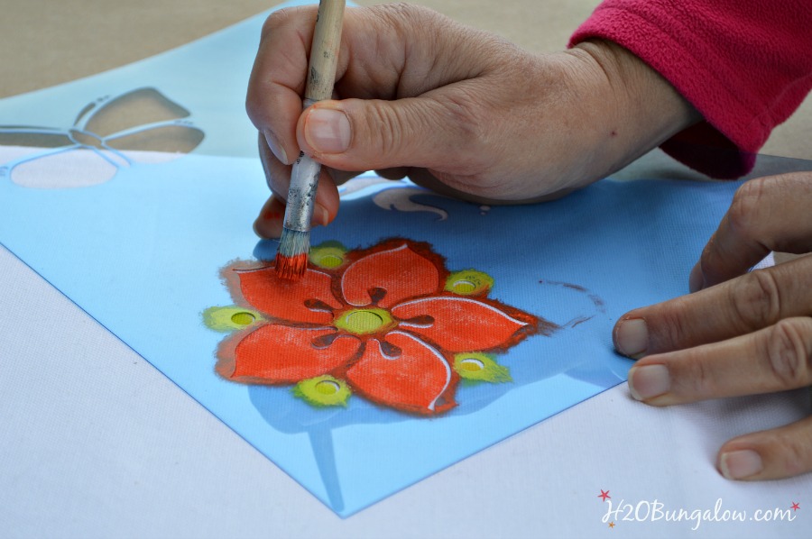 DIY reuseable canvas grocery bags are not only green, they're sturdy and look great too! H2OBungalow.com 