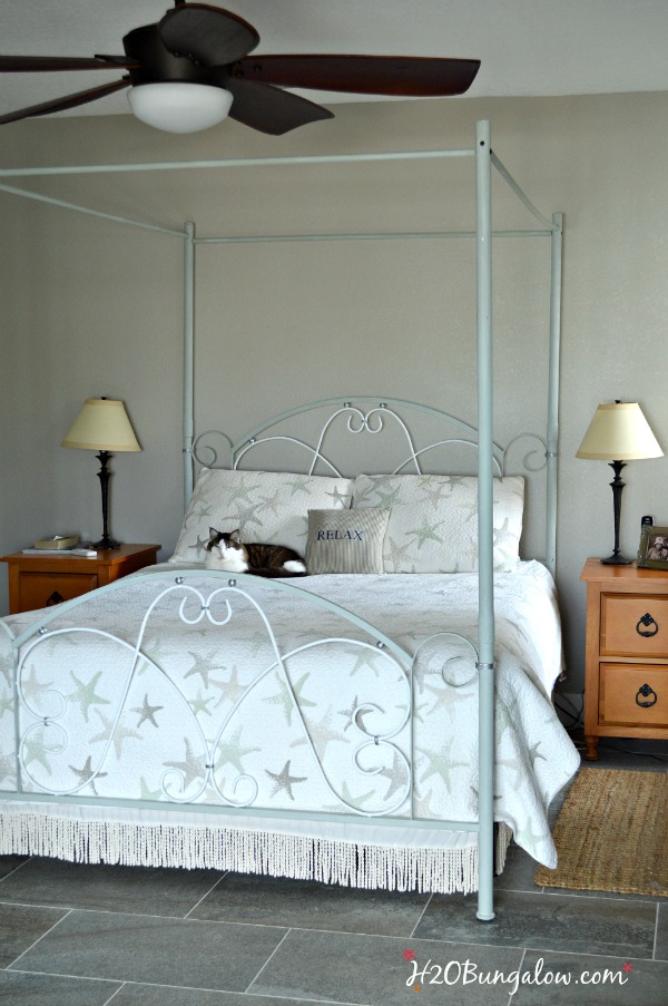 Painted-iron-bed-frame-with-tutorial-to-upcycle-an-old-metal-bed-frame-H2OBungalow