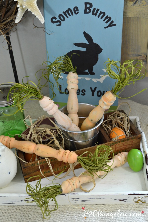 Make spindle Easter carrots out of wood spindles from an old bed frame or chair. east DIY tutorial for this simple Easter decoration