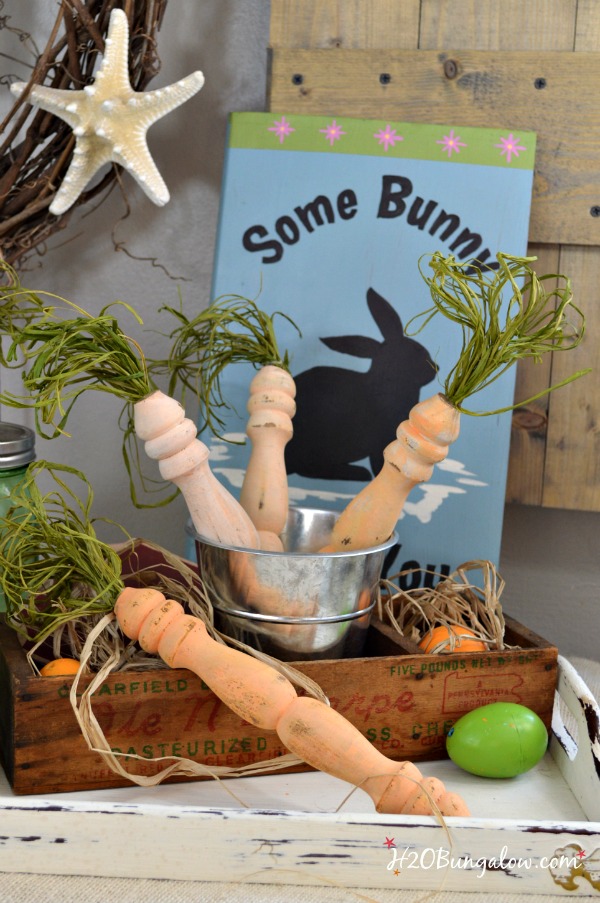 Make spindle Easter carrots out of wood spindles from an old bed frame or chair. east DIY tutorial for this simple Easter decoration