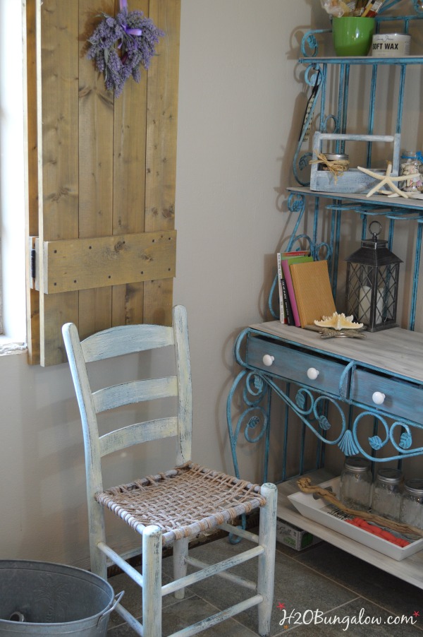 Beautiful coastal rustic chair makeover using layered paint, waxing and distressing by H2OBungalow #Paintedfurniture #themedfurnituremakeover