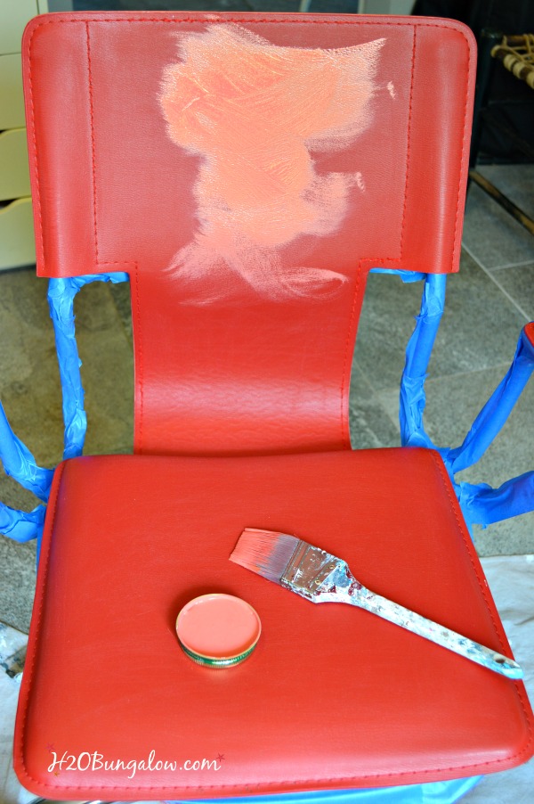color recipe to blend the perfect shade of coral using Annie Sloan Chalk Paint and a tutorial on painting leather furniture by H2OBungalow #paintedfurniture #chalkpaint 