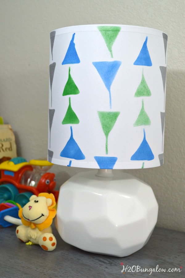 Easy step by step tutorial to stencil a lampshade by H2OBungalow