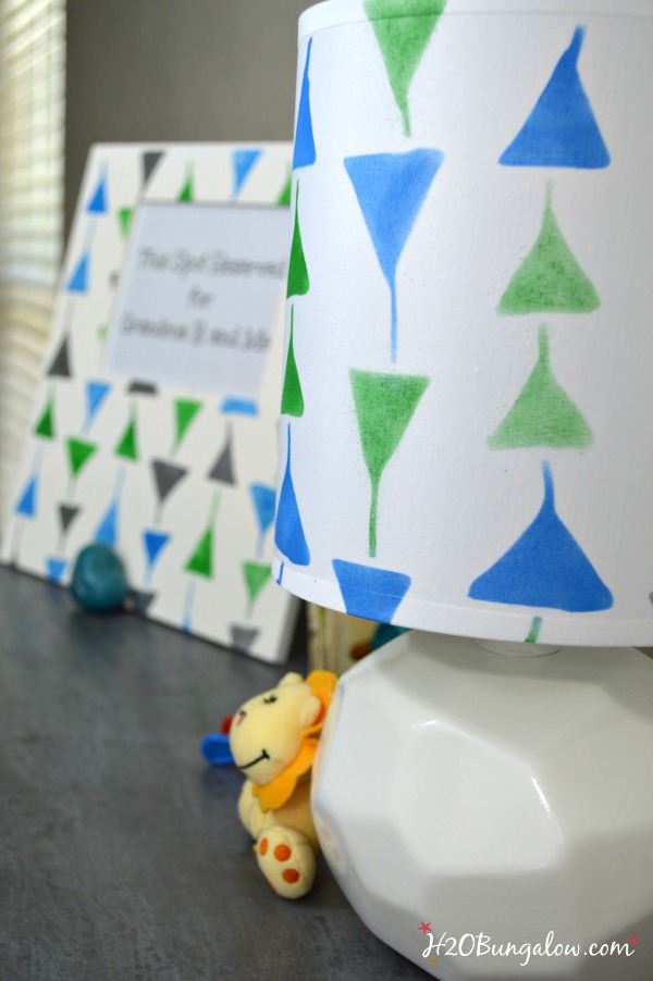 Easy step by step tutorial to stencil a lampshade by H2OBungalow