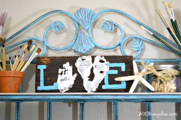 Easy to make LOVE sign with baby hands and feet . Makes a wonderful thoughtful gift for parents or grandparents. H2OBungalow #giftidea #GrandparentsDay 