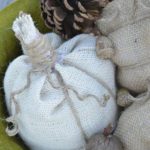 Simple no sew burlap pumpkin tutorial. Whip these darling pumpkins up in no time at all, use as a table decoration, as name tags for place settings or fill a basket for an entryway seasonal vignette. www.H2OBungalow.com #pumpkin #falldecor