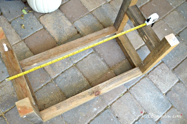 Make a simple DIY wood bench or table. This is a great beginner build project. Linked to the Power Tool Challenge Team and several other simple DIY tool projects www.H2OBungalow #PowerToolChallengeTeam