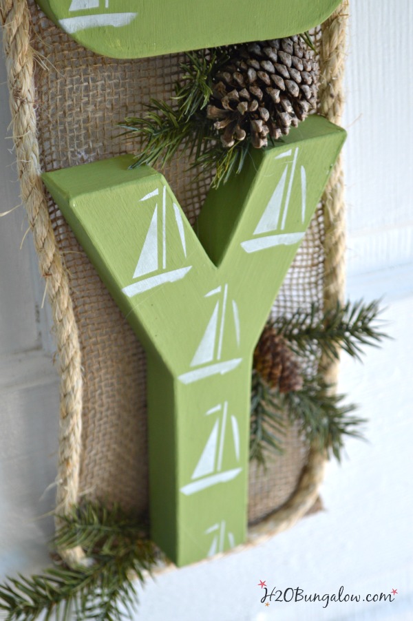 Nautical sailboat Christmas wreath puts a new twist on a coastal themed wreath for the holidays. I love indoor or on the front door! H2OBungalow