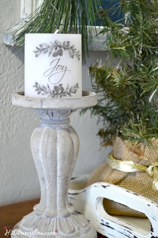 My festive holiday entry makes good use of an entry table in a tight space to stage a warm welcome with a multi-purpose vignette, Christmas cards hang nicely on the metal ladder and a bucket of lap blankets are perfect for a chilly night add to a pretty entry with simple decor. www.H2OBungalow.com #Smallspace 