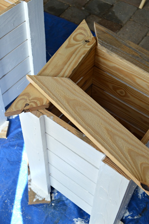 Tutorial to make a Key West style DIY wood planter box