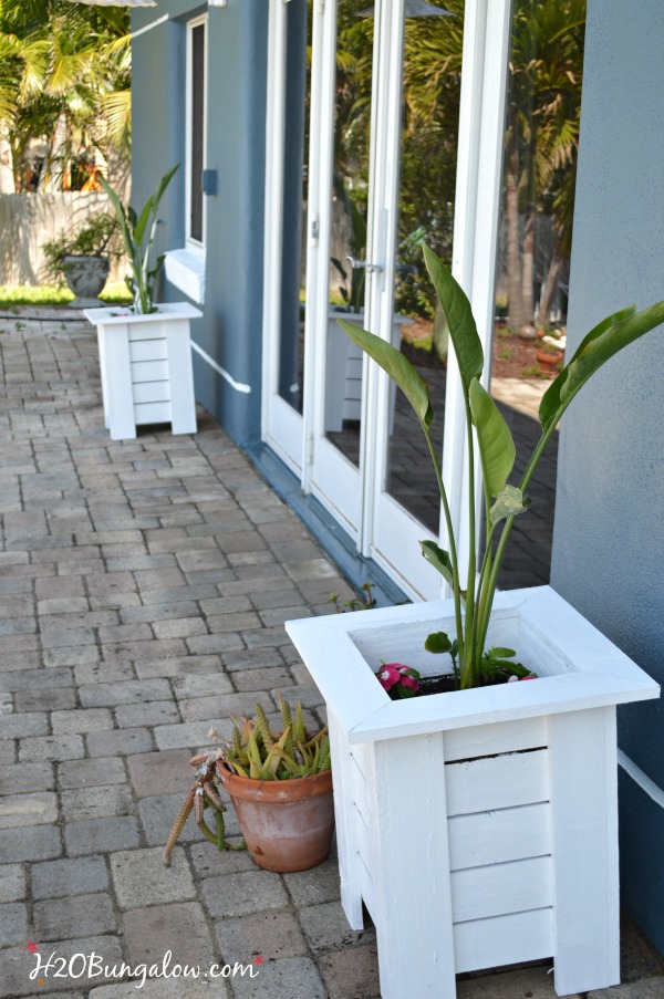 Simple tutorial to make a Key West Style Planter Box for much less than it would cost to purchase! See the rest of the Power Tool Challenge Team's spring projects linked up here too. #powertoolchallengespring H2OBungalow