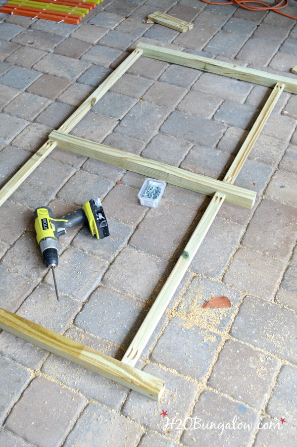 assemble-outdoor-sofa-frame-with-kreg-pocket-screws-H2OBungalow