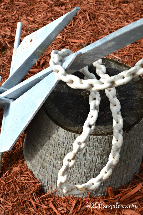 Anchor-decor-in-DIY-coastal-rope-garden-border-edging-H2OBungalow