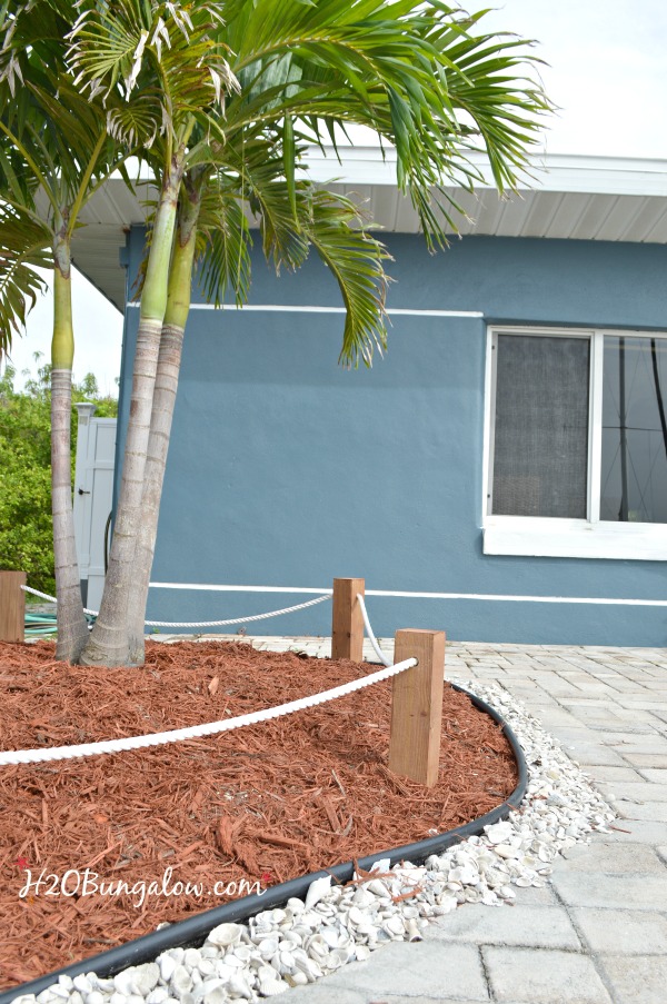 DIY coastal rope garden border fence tutorial. Works for any size area, make a rope fence short or tall. Simple one day DIY H2OBungalow