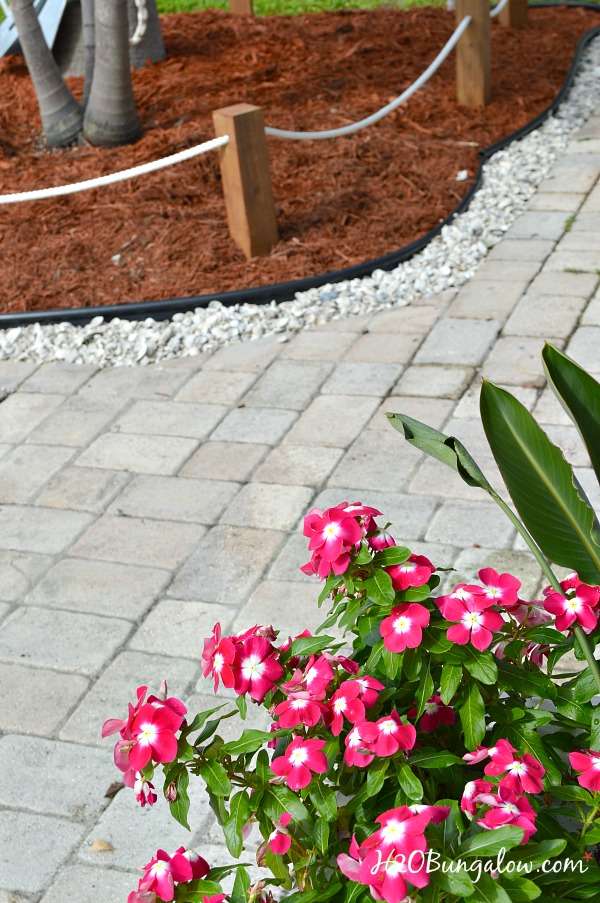 DIY coastal rope garden border fence tutorial. Works for any size area, make a rope fence short or tall. Simple one day DIY H2OBungalow