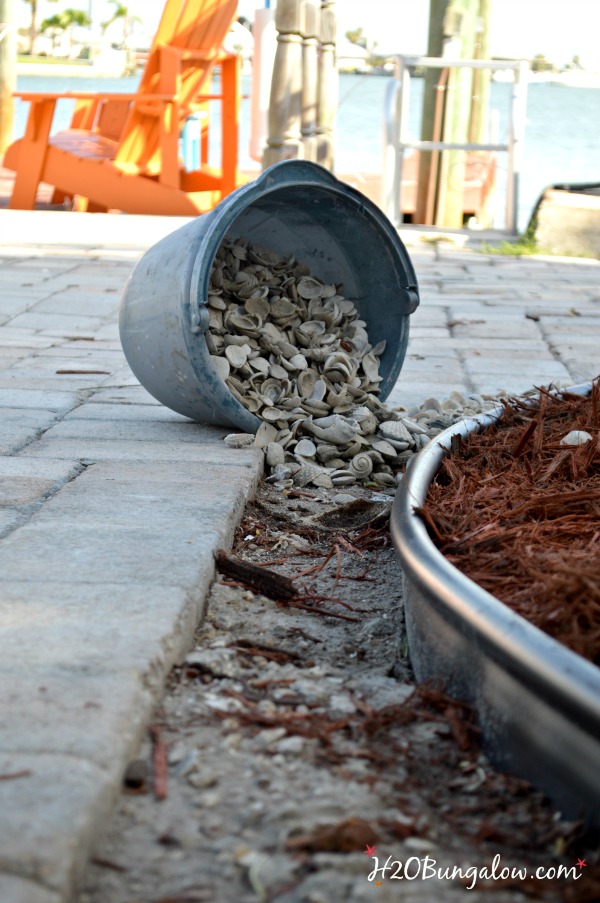 use-shells-to-edge-garden-on-coastal-rope-garden-border-H2OBungalow