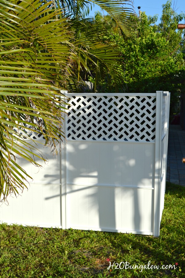 Hide the uglies in your yard with this easy privacy screen. Simple DIY fence, no tools, hardware, glue or concrete needed. H2OBungalow 