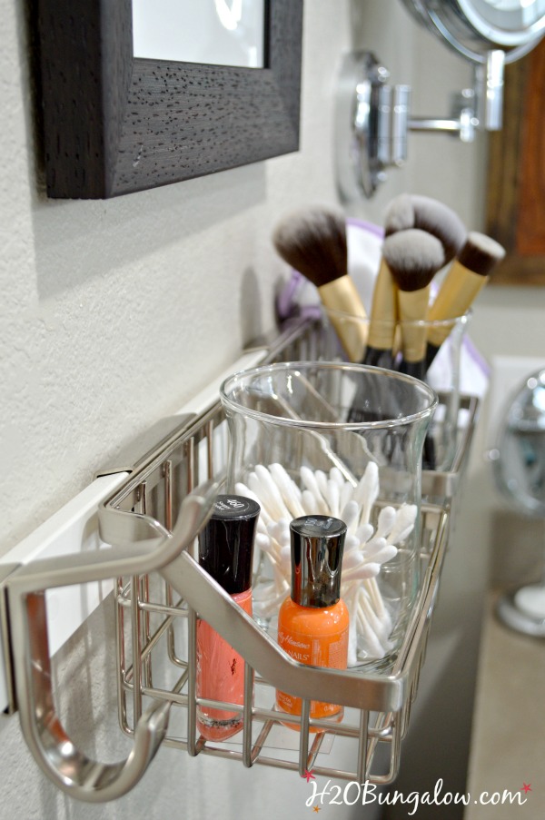 Creative bath wall organization tips and tutorial show how to add storage space that's flexible and perfect for creating a DIY wall make-up organization station. H2OBungalow 