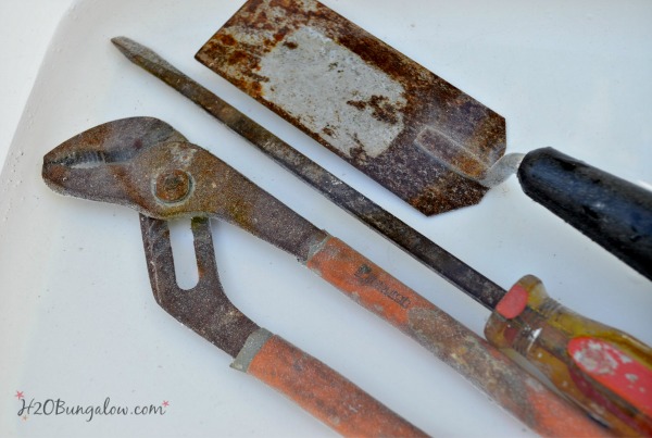 rusty-tools-before-cleaning-and-oiling