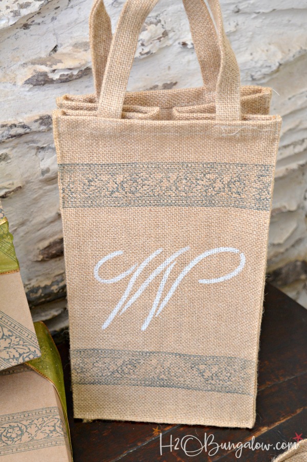DIY stamped no sew linen napkins, gift bag and wrapping paper tutorial using IOD roller stamp and ink products. This is a super gift idea too! H2OBungalow 