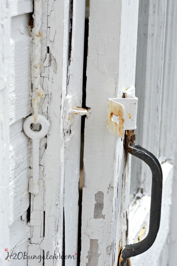 vintage-barn-door-h2obungalow