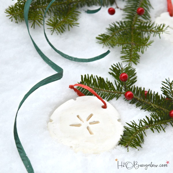 Tutorial for DIY Cornstarch dough Christmas ornaments and recipe. Easy to work with dough, sandable and not sticky, perfect for cookie cutters. 