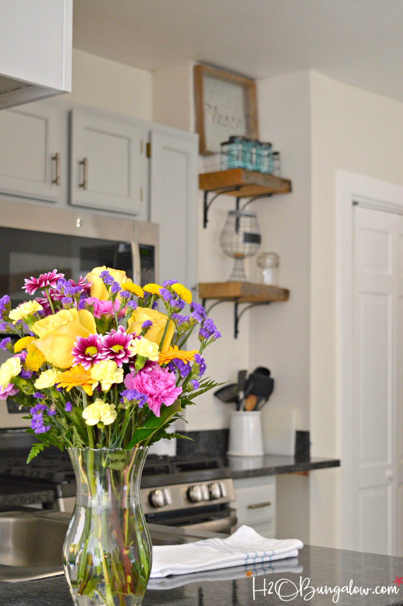 DIY reclaimed wood kitchen shelves made from wood scraps add character and texture to a modern farmhouse. Simple tips for an upscale DIY kitchen project 