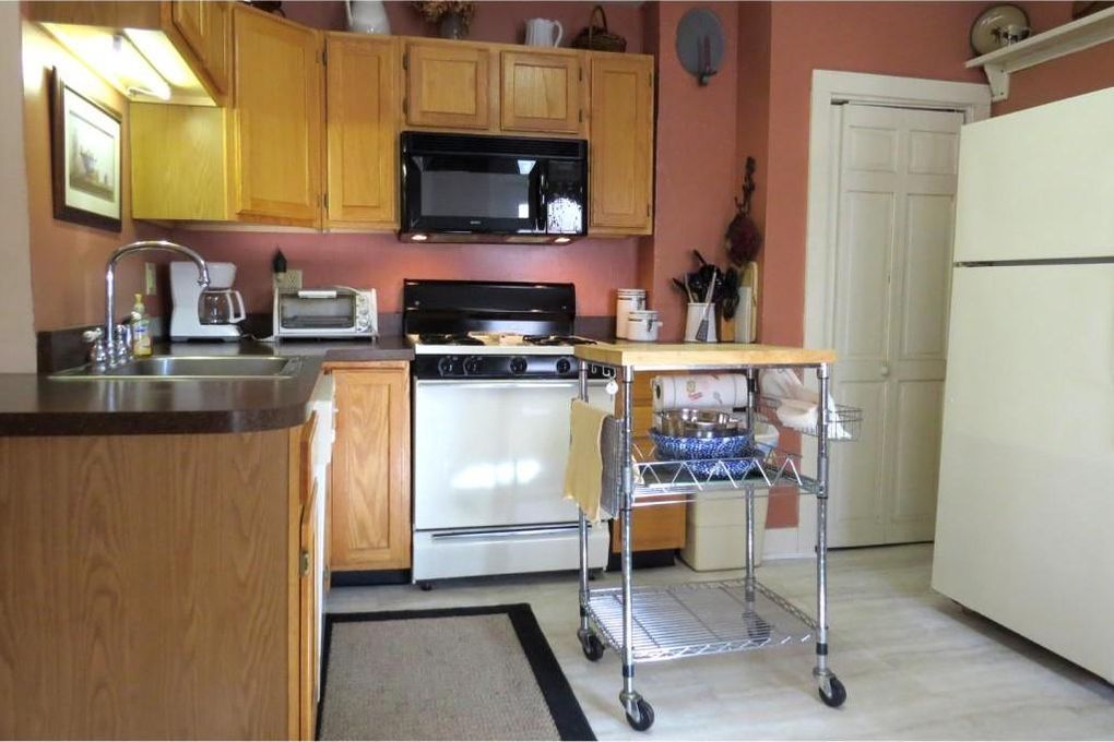 kitchen before painting cabinets