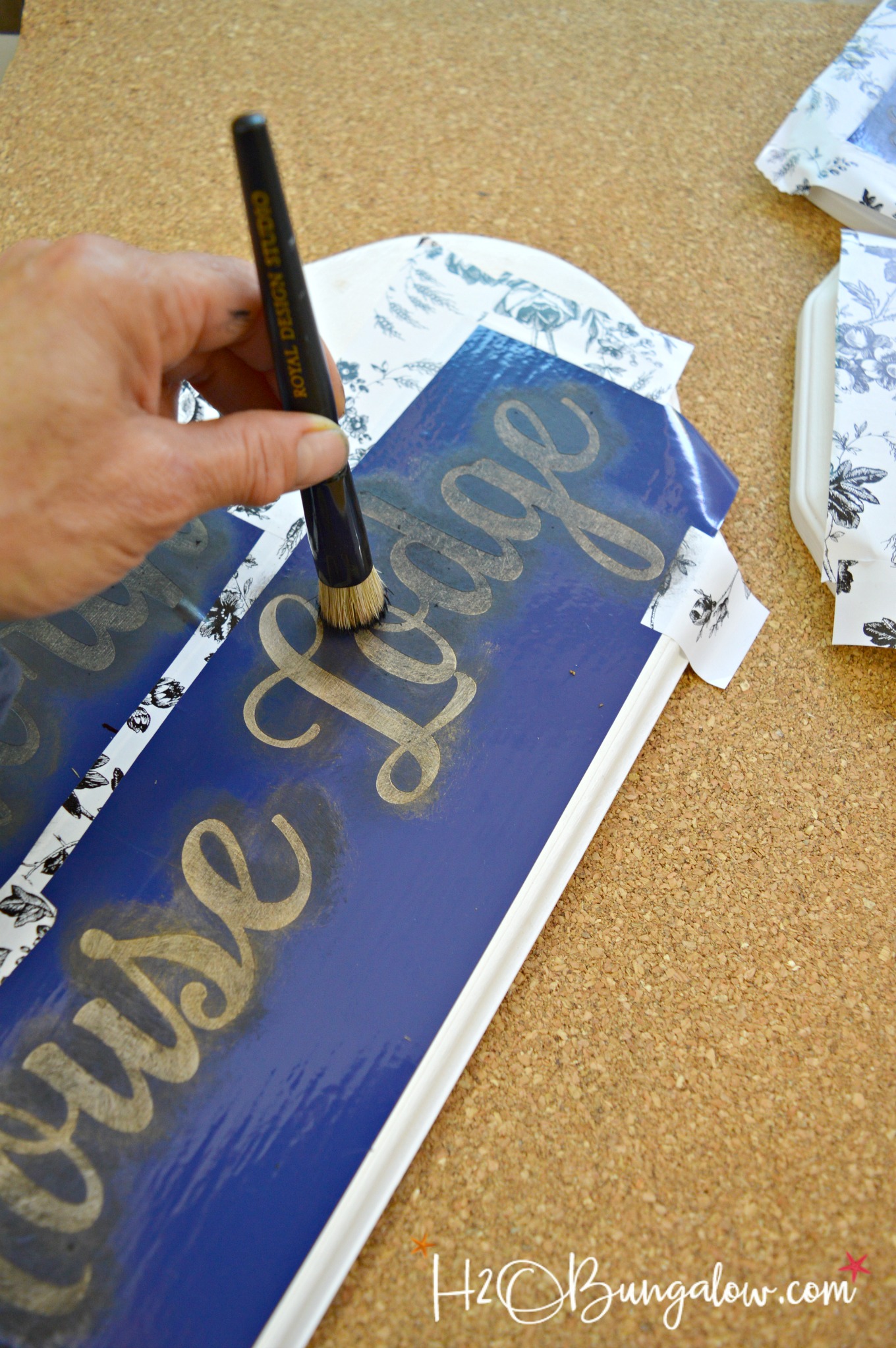 Stencil tips for beginners tutorial with detailed tips on how to stencil on different surfaces. Links to several DIY stenciling project ideas for home decor