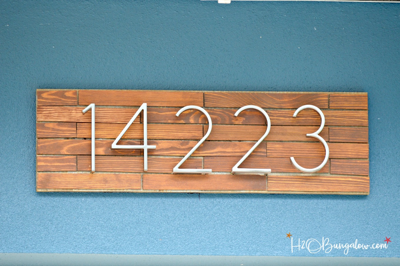 Add instant curb appeal. Easy modern DIY Horizontal Wood Slat Address Plaque Tutorial. Use only a jigsaw, glue and outdoor mounting tape. Drill optional to float letters. 