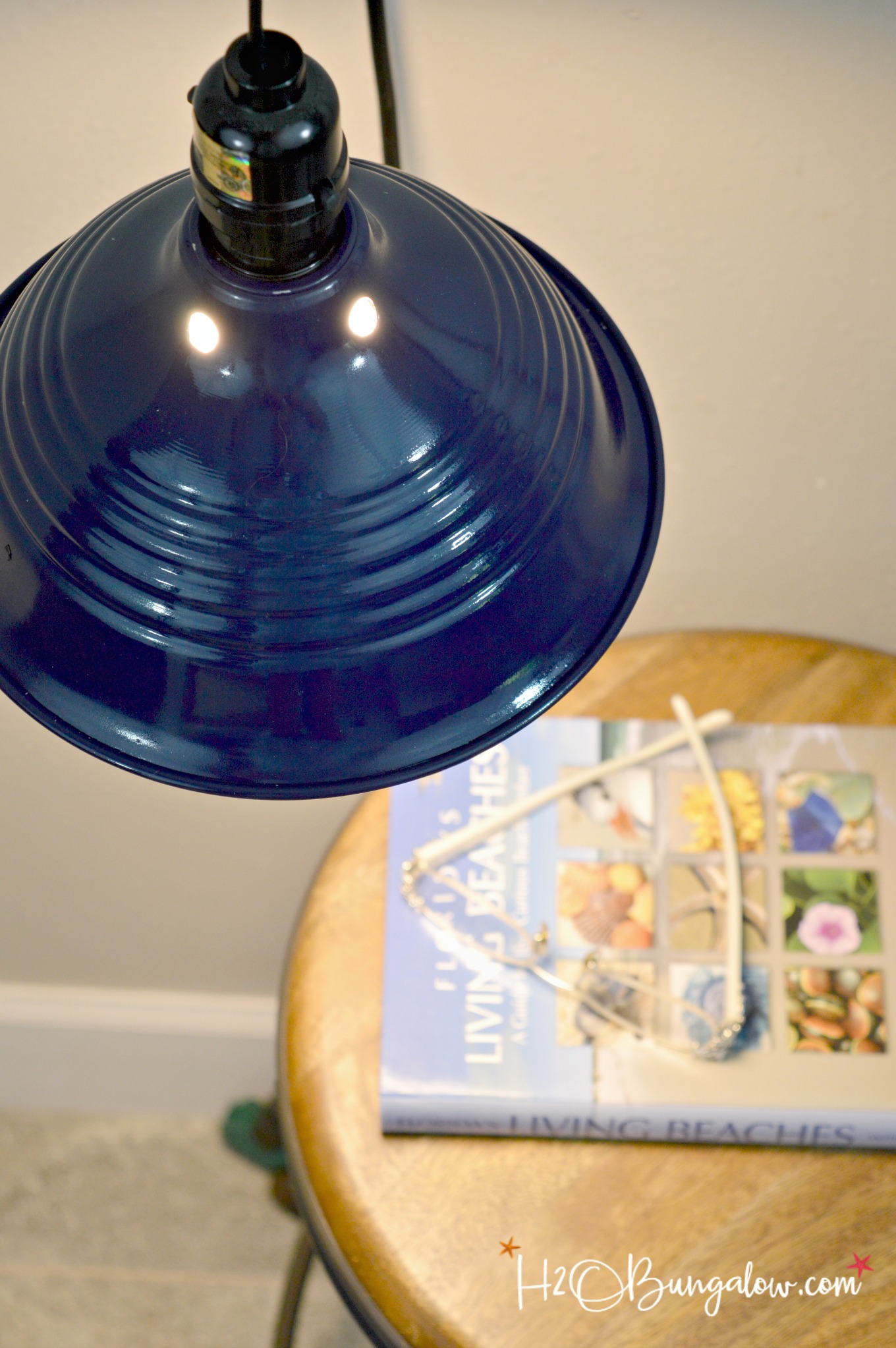  Use this wall sconce tutorial DIY vintage style pulley light to make a fabulous home decor piece for under $15! Looks just like an upscale store version.