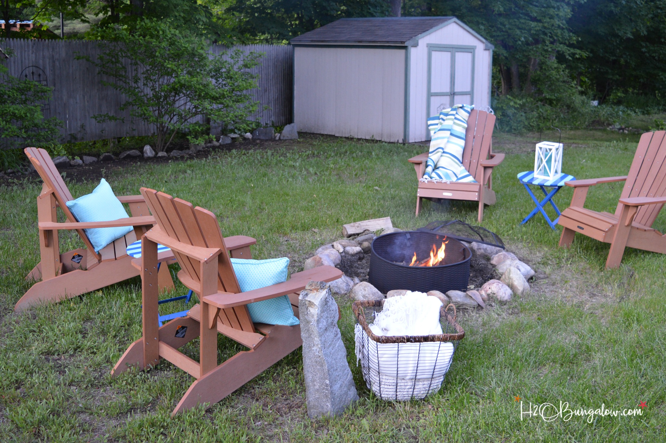 Create a cozy outdoor space with these 6 must have fire pit decorating ideas. Tips on how to decorate your backyard with color to seating to accessories. Find over 450 DIY home decor and home improvement tutorials on H2OBungalow.com