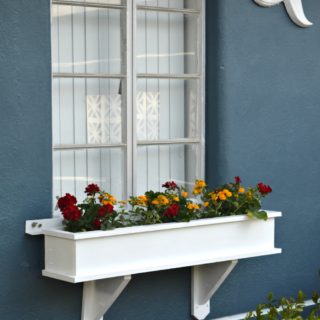 How to build a flower box planter tutorial for the new woodworker. Easy to follow building plans. Make this window box and get instant curb appeal.