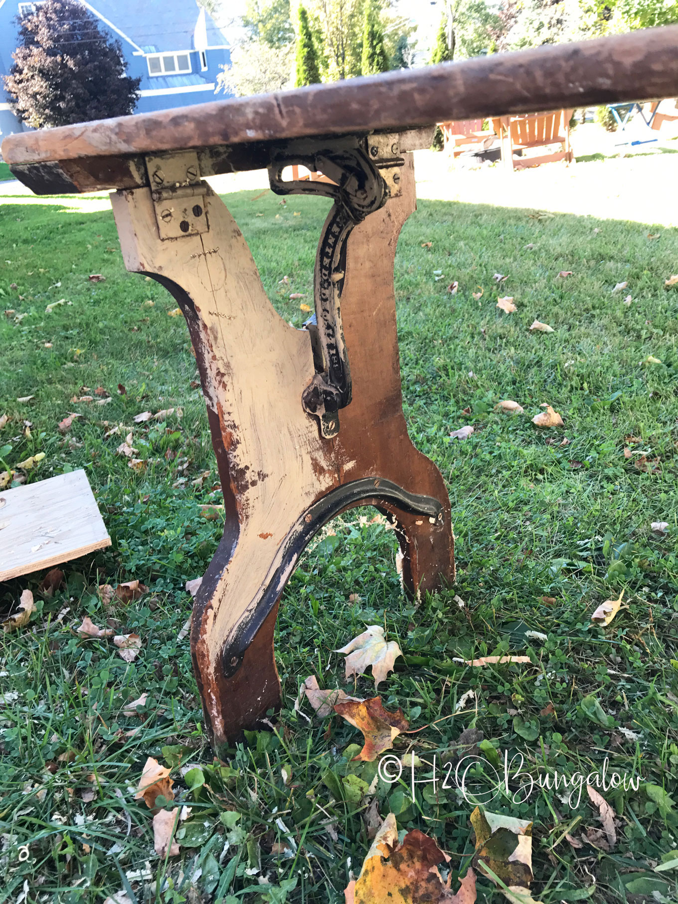 Vintage folding bench makeover turned a wood and metal hardware bench into a stylish bedside table. Furniture painting makeover tutorial. 