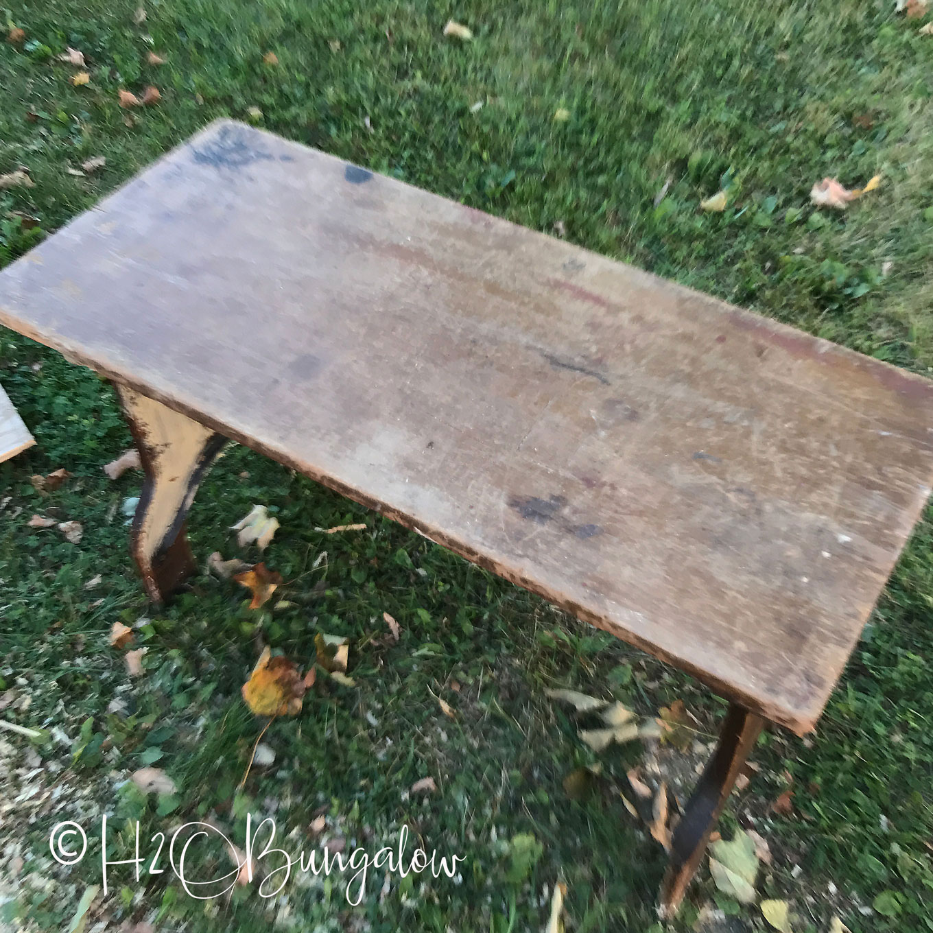 Vintage folding bench makeover turned a wood and metal hardware bench into a stylish bedside table. Furniture painting makeover tutorial. 