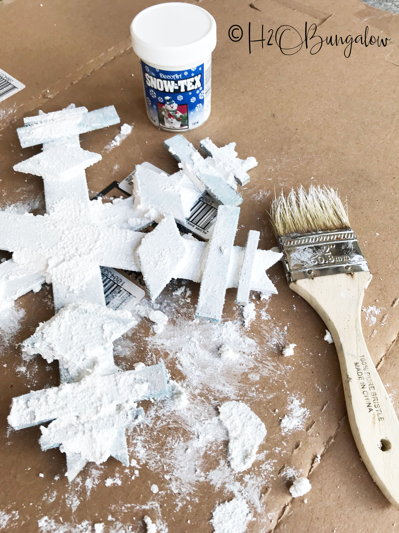 Tutorial to make a DIY wooden snowflake. Easy to make large or small wood snowflake as holiday decor or snowflake ornament.