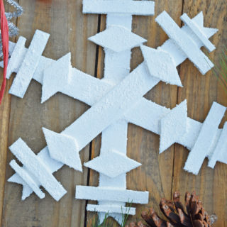 Tutorial to make a DIY wooden snowflake. Easy to make large or small wood snowflake as holiday decor or snowflake ornament.