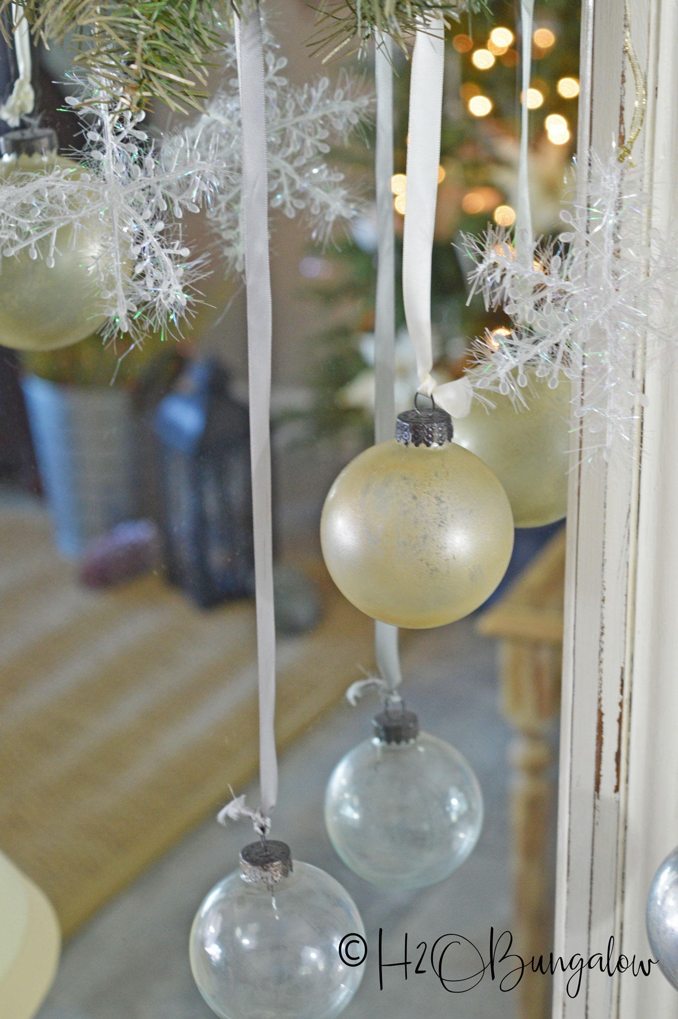 H2OBungalow Christmas home tour at the beach with several neutral holiday decor DIY projects and tutorials.