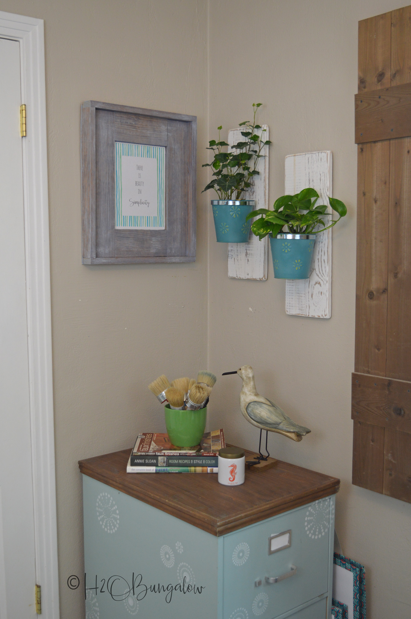 Easy to follow tutorial and video on how to build an easy DIY rustic picture frame to hang on the wall. Make a DIY frame to hold photos, art and printables. Change the finish for a beachy or modern farmhouse frame style. Make several sized wood frames and stack them in a vignette for a great look.