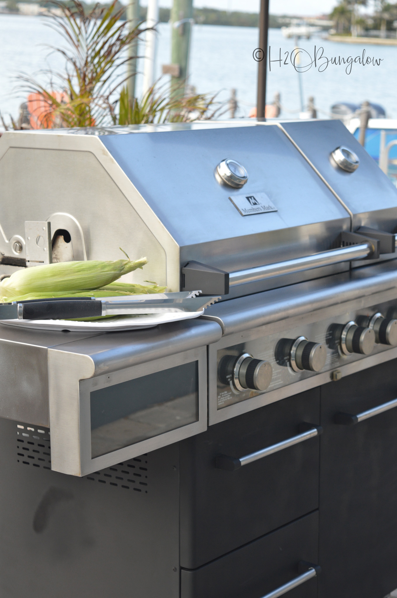 How To Makeover a Barbecue Grill via @h2obungalow