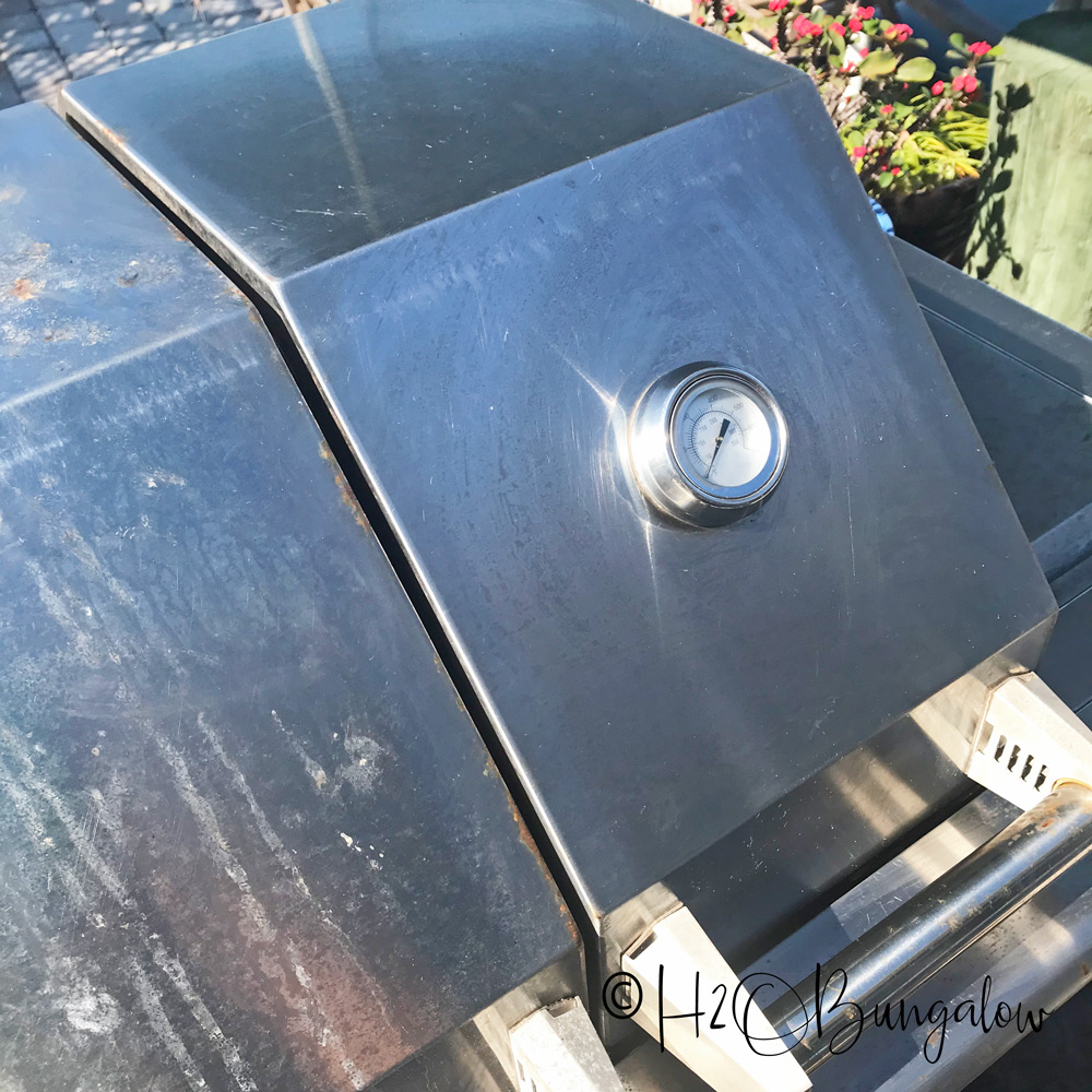 Tutorial on how to clean and makeover a barbecue grill with just a few products, a little elbow grease and some creativity. I turned my rusty old barbecue grill into a good looking almost new looking outdoor grill.  You can too. Works on all types of outdoor grills, natural gas, propane and charcoal.