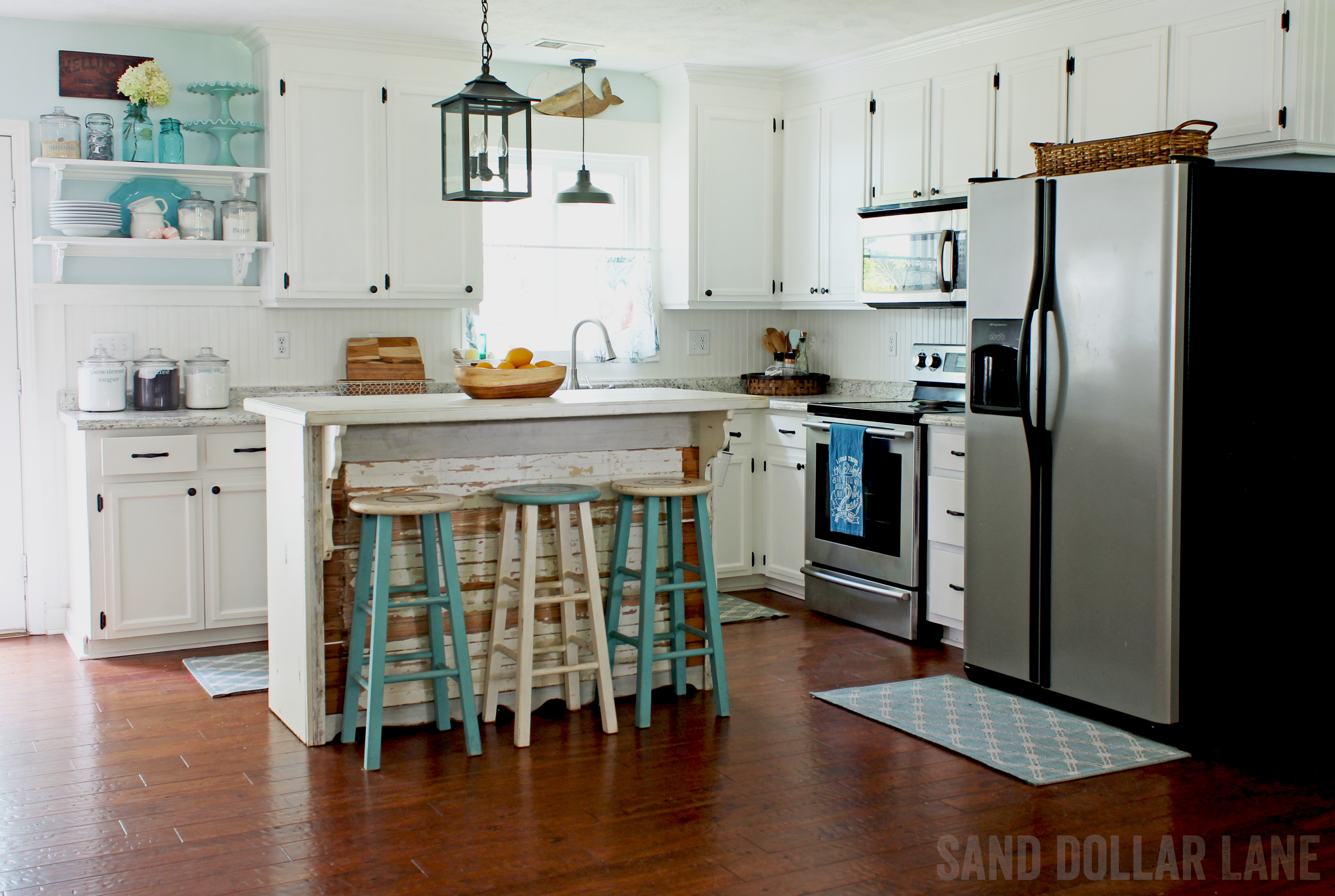 Gorgeous coastal farmhouse kitchen See 12 more fantastic fresh and trendy beach house decor ideas that you can DIY. Tutorials for coastal decor and beach themed home decor, beach cottage decor and modern coastal.