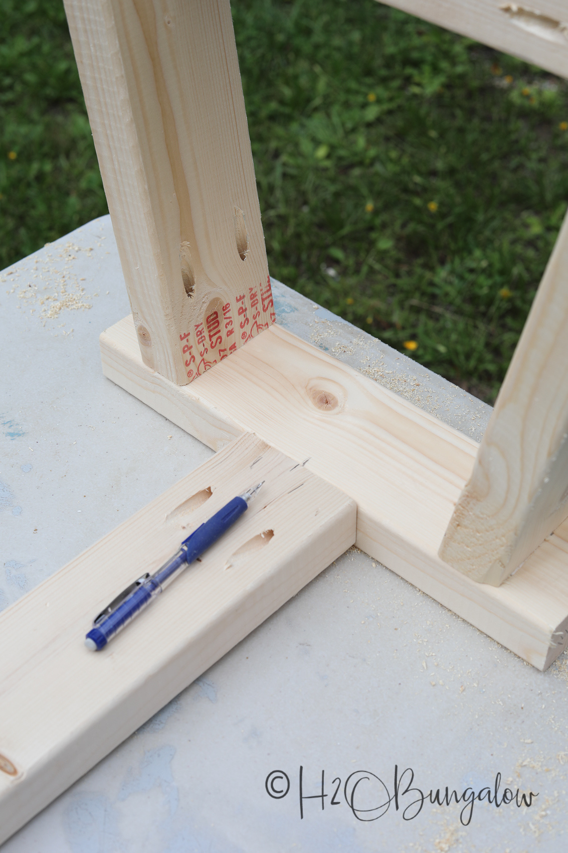 Assembling wood pieces, DIY modern rustic wood bench tutorial 